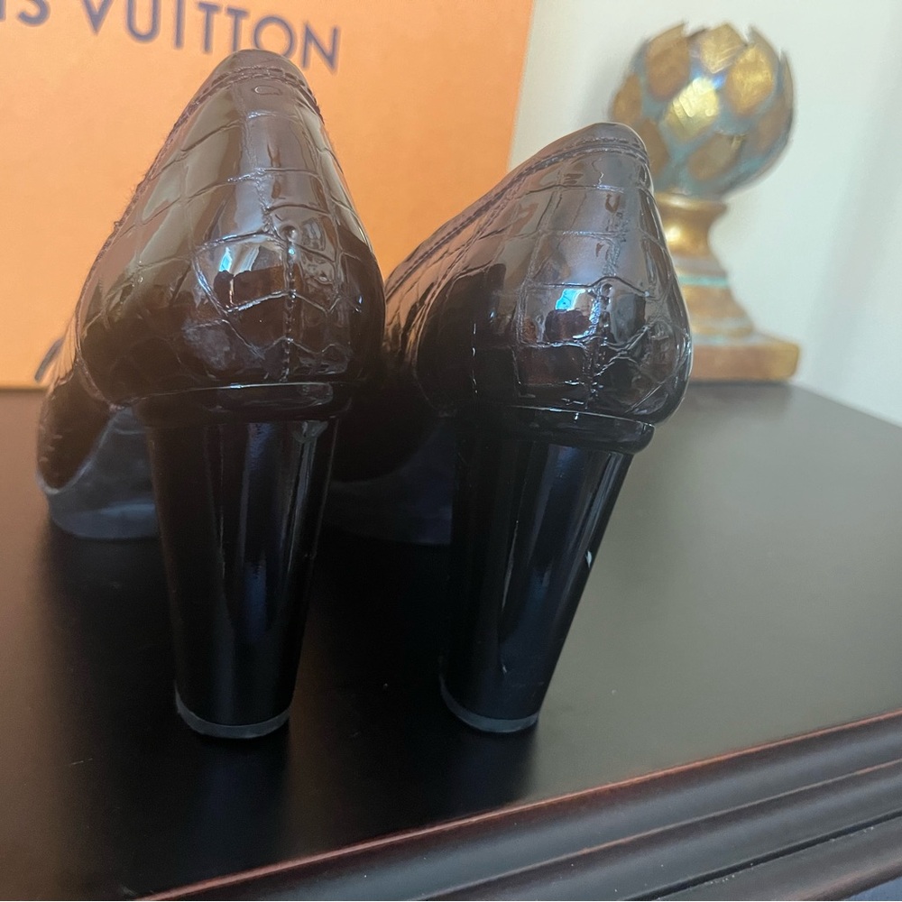 Stuart Weitzman Duplicate Brown Crocodile Pattern… - image 6